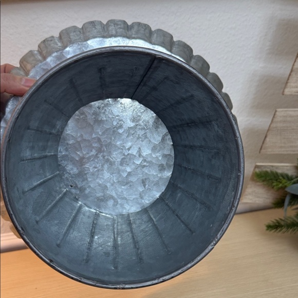 Farmhouse aluminum Fluted Cake Stand - Picture 4 of 4